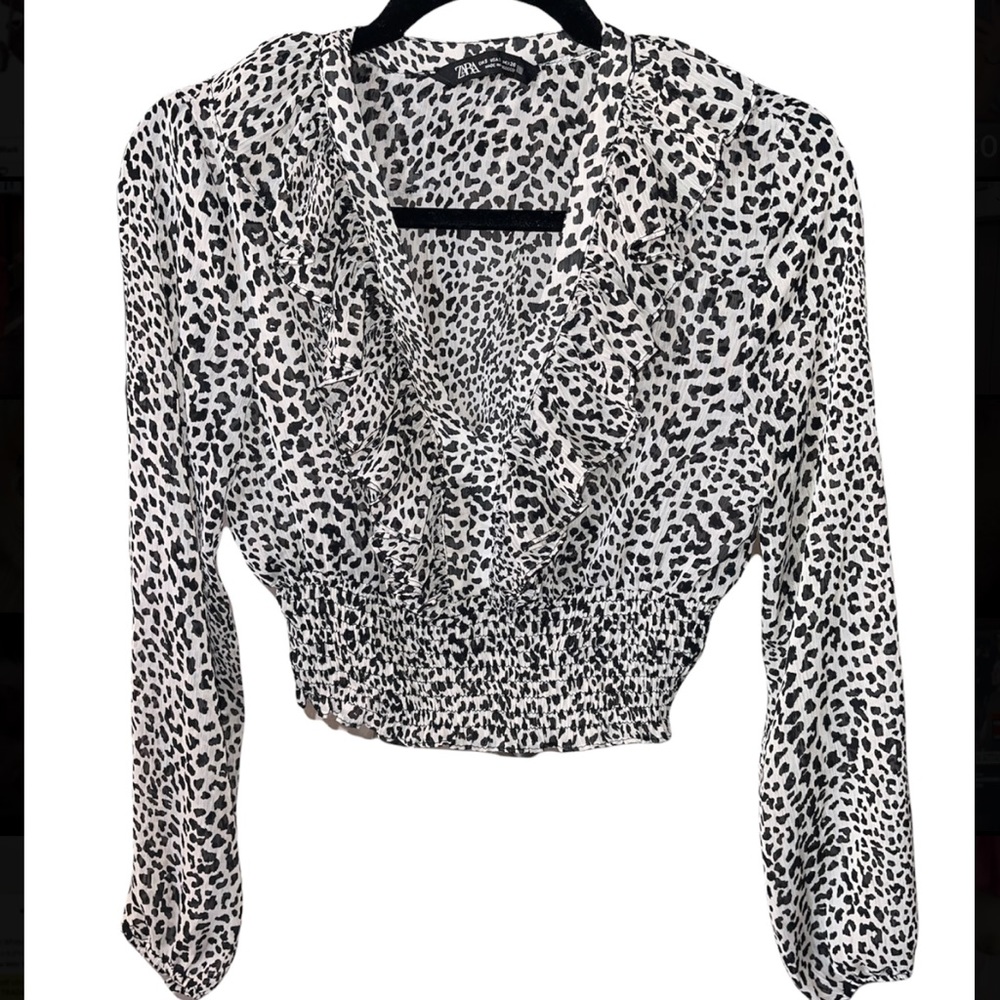 Zara blouse. Size Small. Brand New with no tags. Perfect condition.